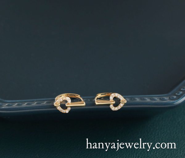 18k Gold Diamond Heart-shaped Ear Buckle - Image 5