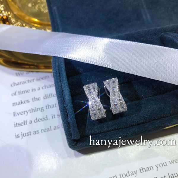 18K White Gold Diamond Luxury Earrings - Image 6