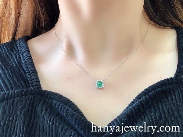 18K Gold Green Emerald Diamond Necklace For Women