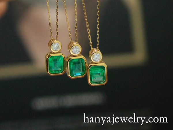 18K Gold Green Emerald Diamond Necklace For Women - Image 3