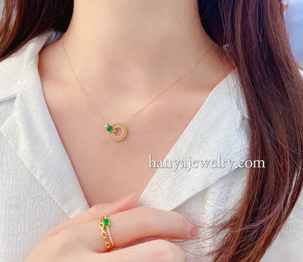 18K Gold Emerald Women Classic Necklace