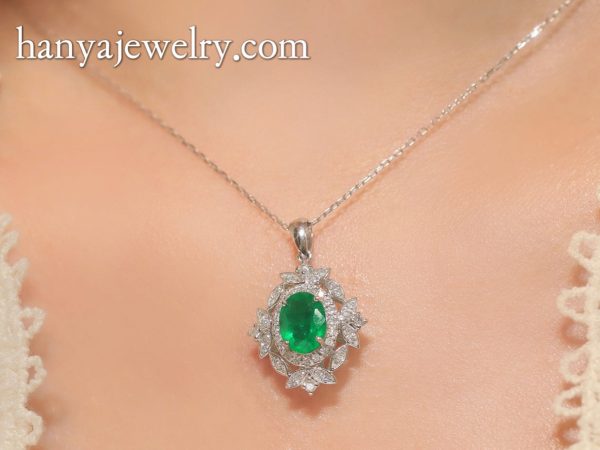 18K Gold Vintage Emerald Pendant