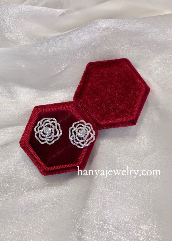 18K White Gold Earl Flower Diamond Earrings - Image 5