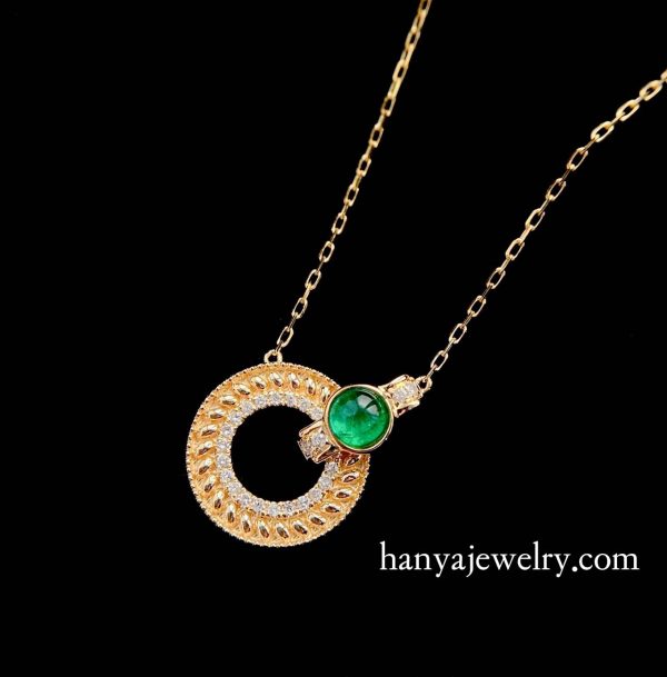 18K Gold Emerald Women Classic Necklace - Image 4