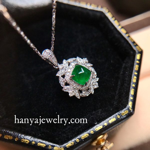 18K Gold Emerald Diamond Necklace Elegant Feeling - Image 4