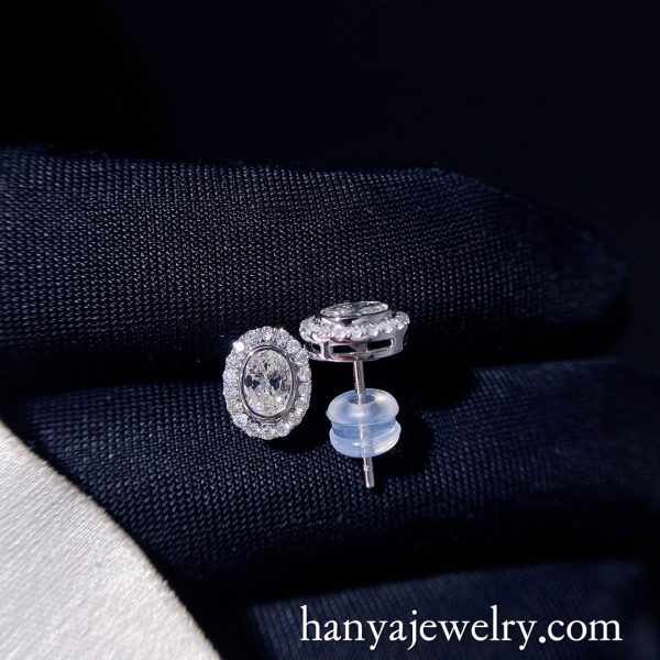 18K White Gold Oval Diamond Earrings Classic - Image 5