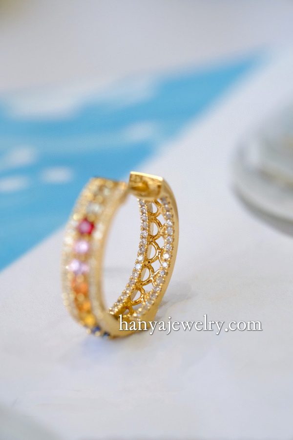 18K Gold Rainbow Sapphire Ear Ring - Image 5