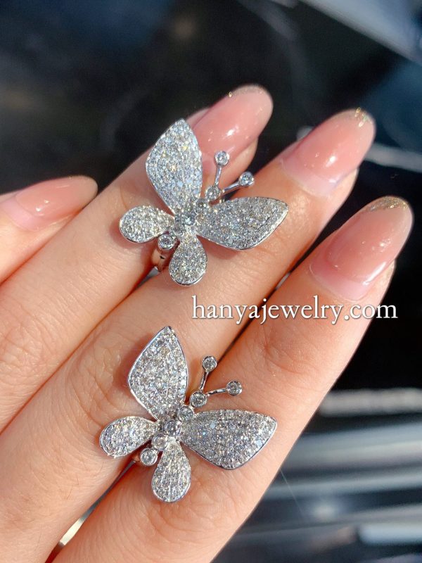 A favorite of new products available! The upper ear is patted by the diamond ear that has been praised all the time, which is perfect for autumn and winter.  Diamond 0.80ct - Image 5