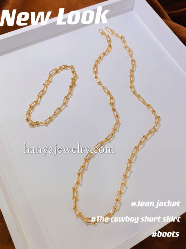 18K Gold 45cm Horseshoe Chain Necklace Perfect with OT Buckle - Image 2