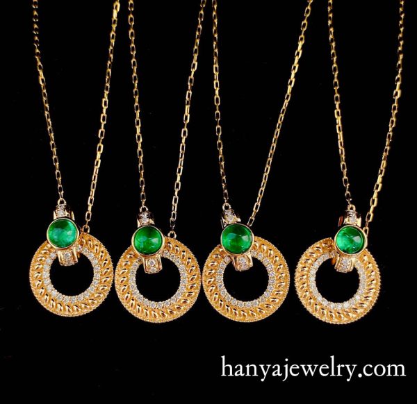 18K Gold Emerald Women Classic Necklace - Image 3