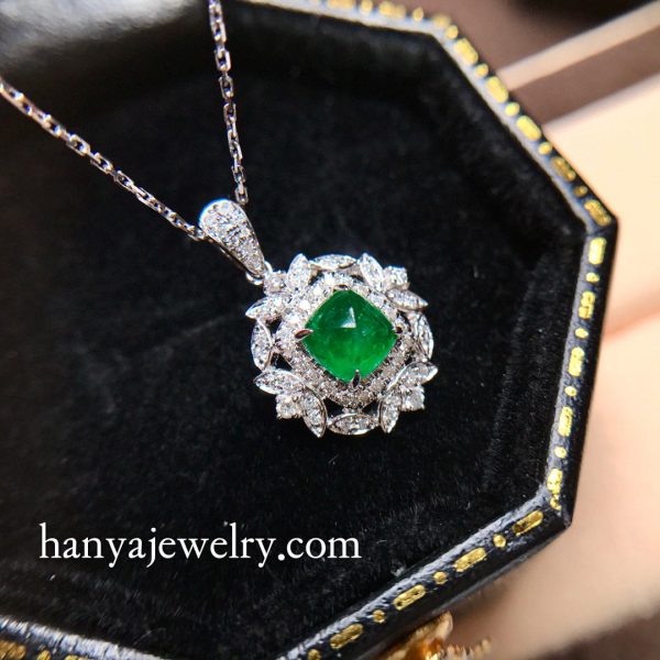 18K Gold Emerald Diamond Necklace Elegant Feeling - Image 3