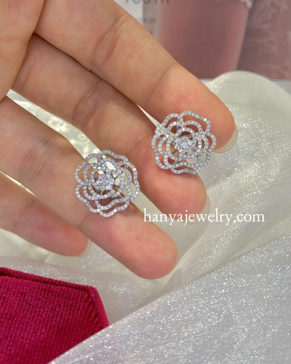 18K White Gold Earl Flower Diamond Earrings - Image 3