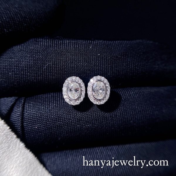 18K White Gold Oval Diamond Earrings Classic - Image 4