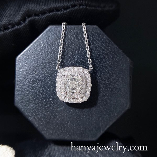 18K Gold 0.5 Carat Pillow Diamond Necklace - Image 2