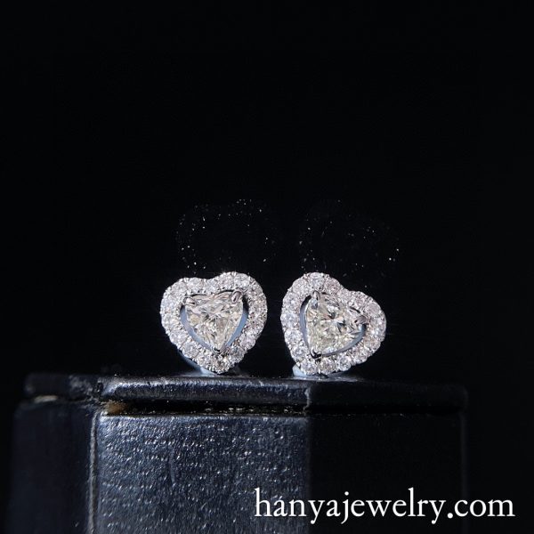 18K Gold Natural Diamond Heart Earrings For Women