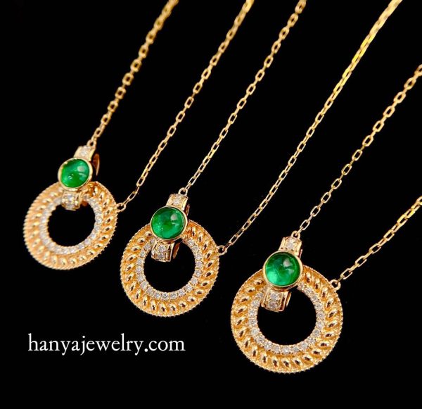 18K Gold Emerald Women Classic Necklace - Image 2