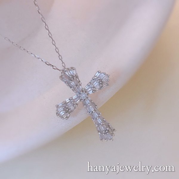 18k White Gold Diamond Cross Necklace Bling - Image 2