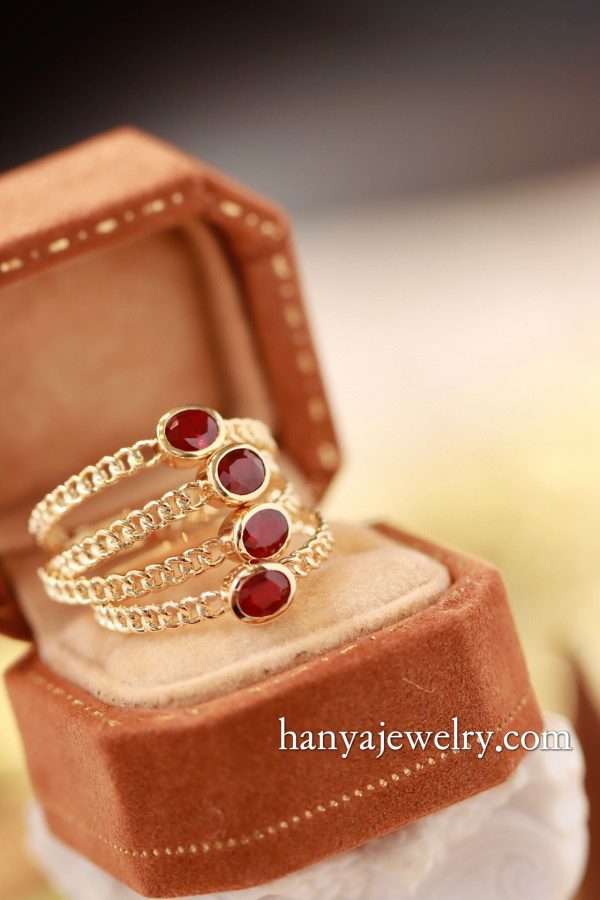 18K Gold Vintage Ruby Ring Handmade - Image 2