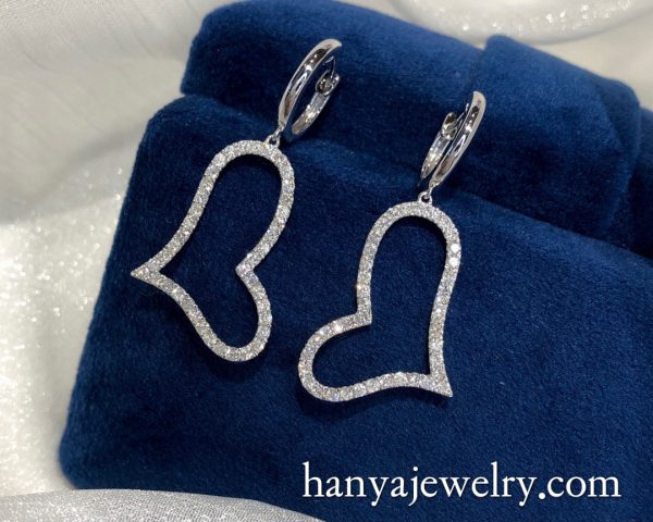 18k Gold Diamond Heart Earrings Fashion High-end Design - Image 4