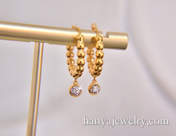 18K Yellow Gold Single Diamond Earrings - Image 3