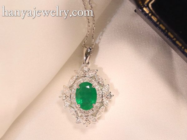 18K Gold Vintage Emerald Pendant - Image 2