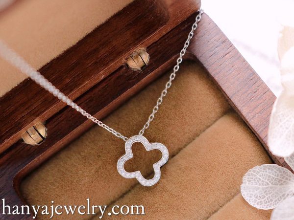 18k White Gold Diamond Four Leaf Clover Necklace Classic - Image 2