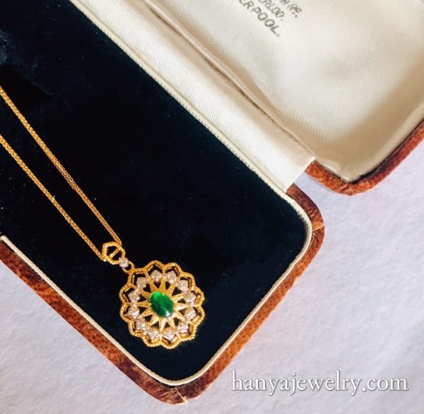 18K Classic Diamond And Emerald Queen Necklace - Image 3