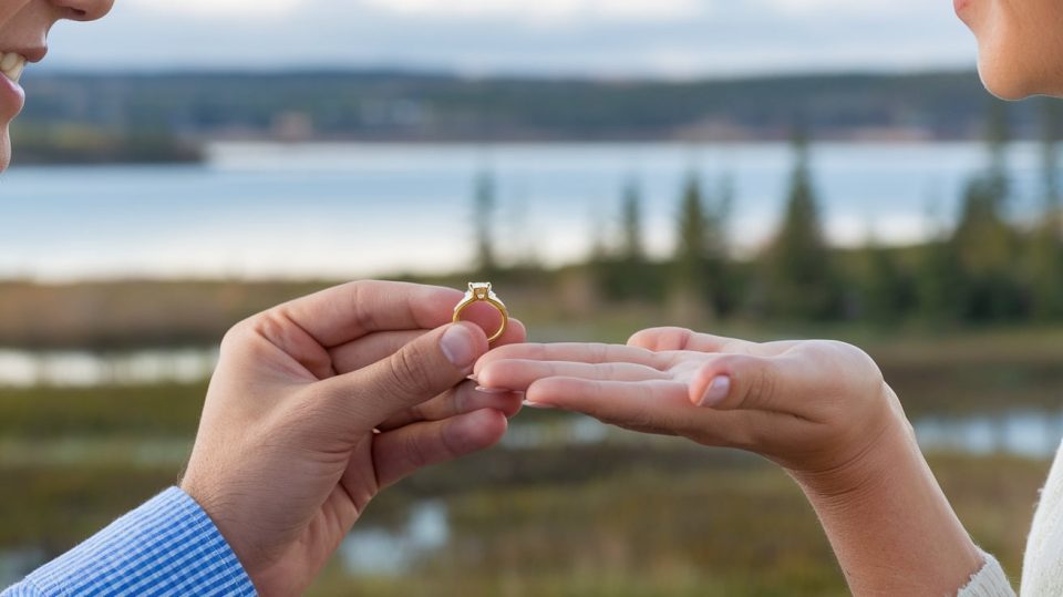 gold engagement rings img